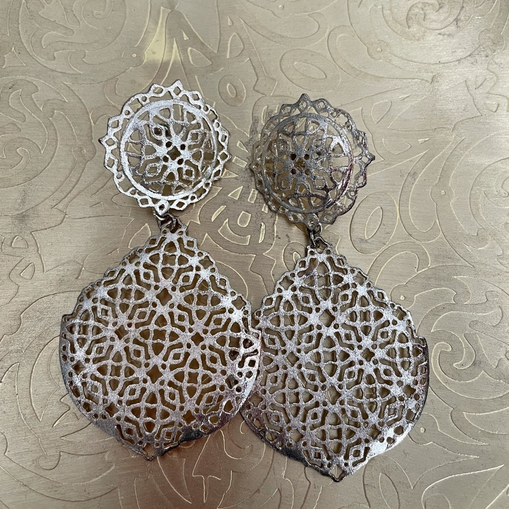 Kendra Scott Genevieve earrings